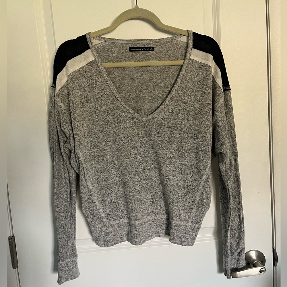 Abercrombie & Fitch grey long sleeve shirt